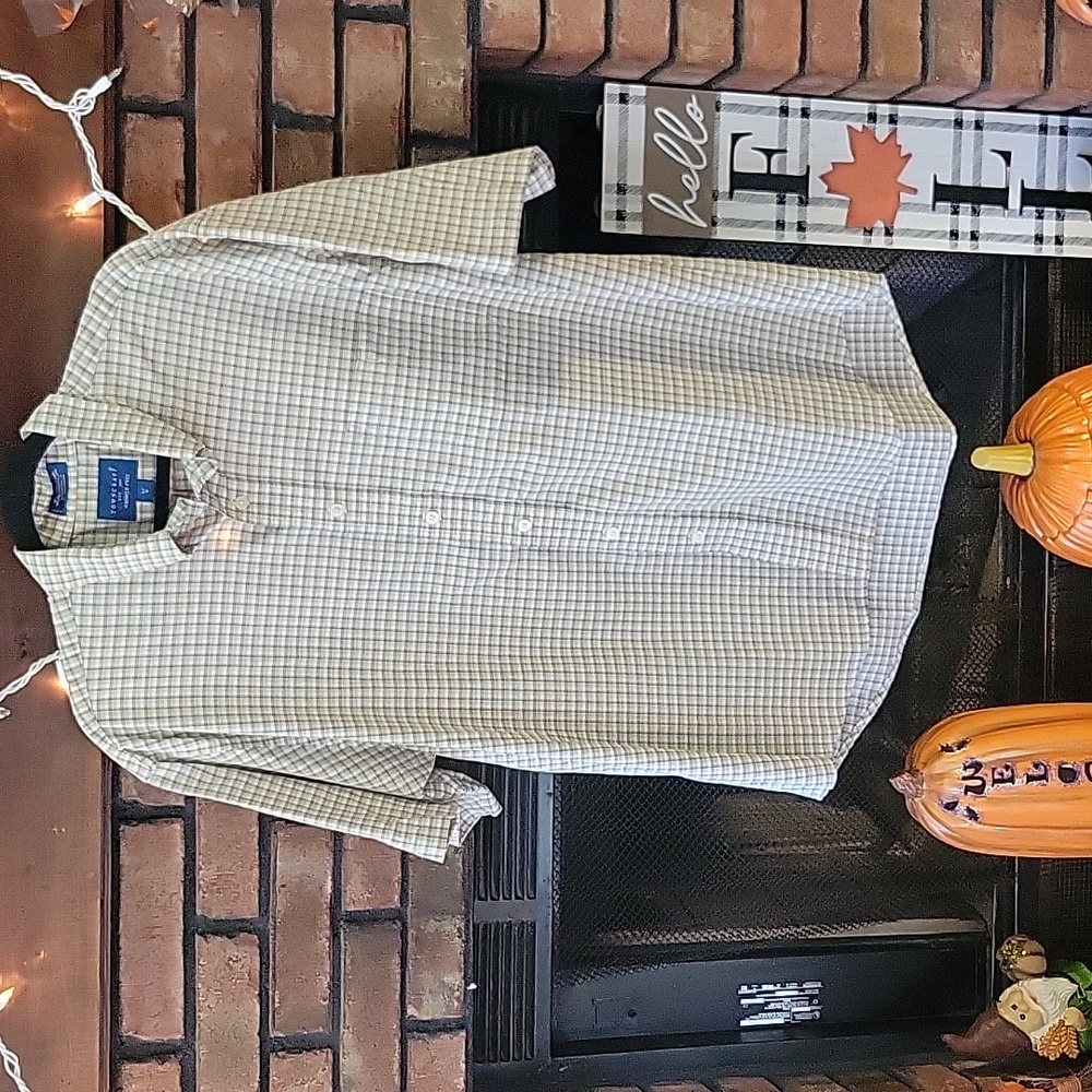 Mens Towncraft button-down shirt. Size Large. Colors tan blue and white.